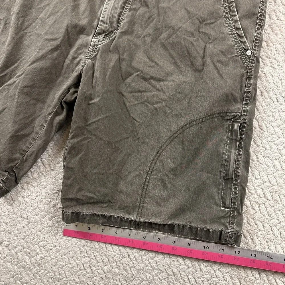 Kuhl Men's Vintage Patina Dye‎ Hiking Shorts Zip Cargo Pockets Size 36 Olive